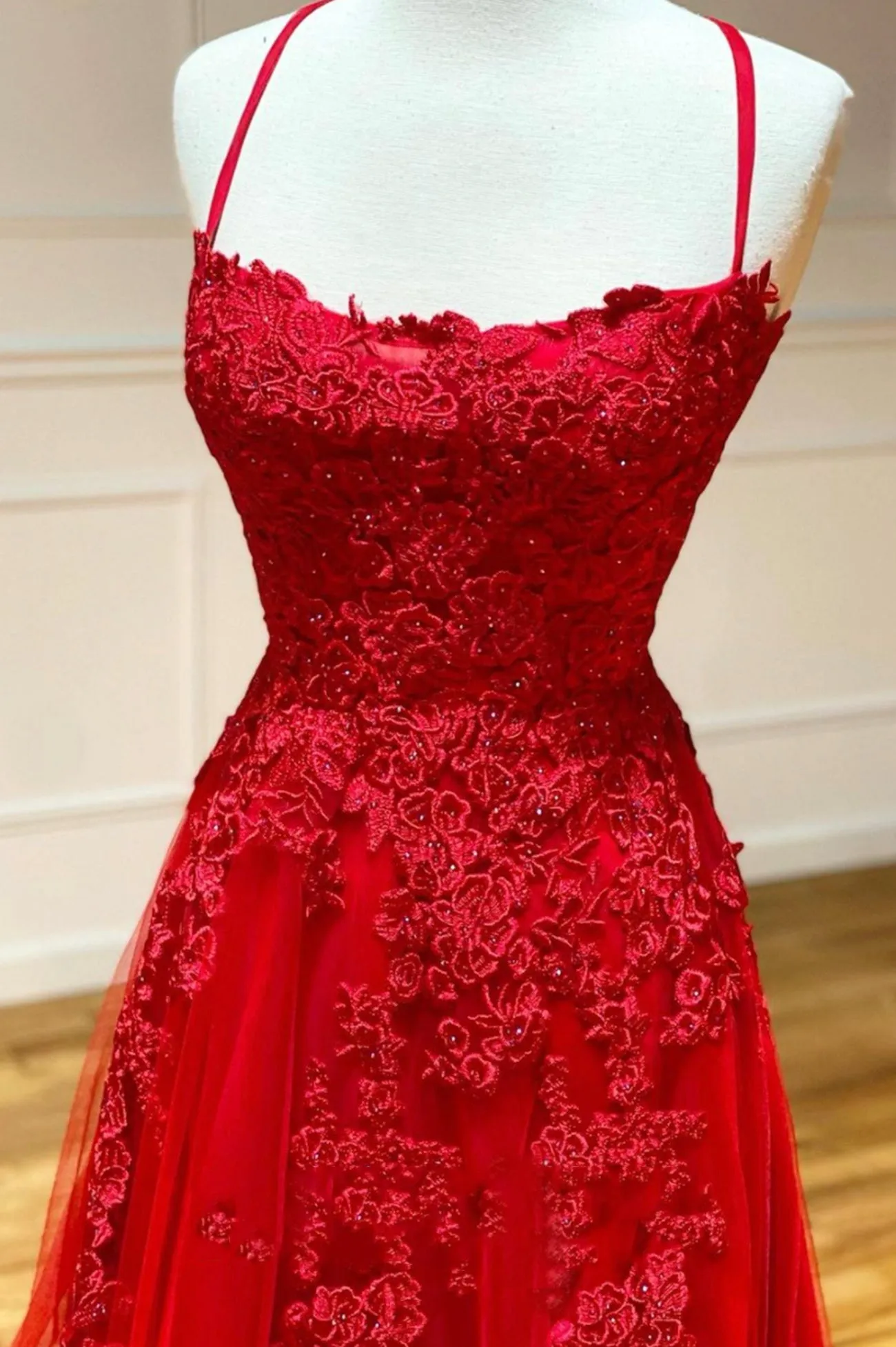 kamahe Red Long Prom Dresses Chic & Modern Lace Applique Straps Formal Dress